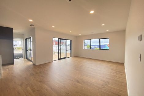 Photo of property in 1 Pukeko Road, Hobsonville, 0616