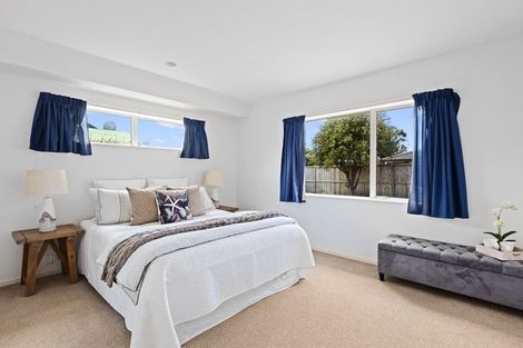 Photo of property in 88 Lakeside Drive, Orewa, 0931