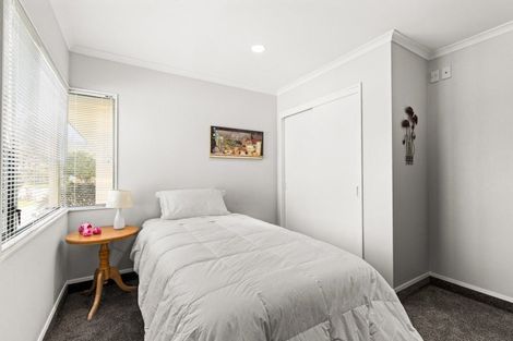 Photo of property in 18 Claridge Place, Taradale, Napier, 4112