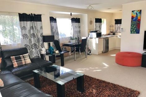 Photo of property in 4/43 Fruitvale Road, New Lynn, Auckland, 0600