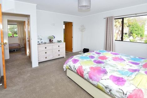 Photo of property in 8 Tenbless Court, Unsworth Heights, Auckland, 0632