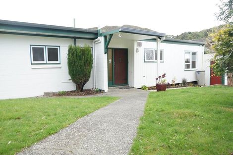 Photo of property in 3 Woodford Way, Crofton Downs, Wellington, 6035