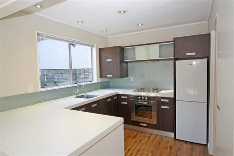 Photo of property in 5 Lombardy Place, Whalers Gate, New Plymouth, 4310