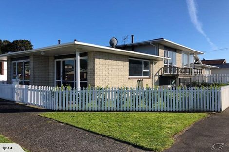 Photo of property in 82 Tukapa Street, Westown, New Plymouth, 4310