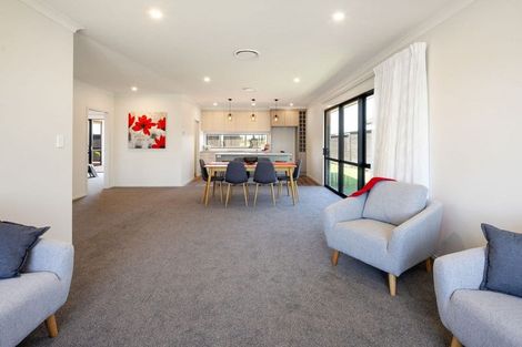 Photo of property in 44 Norfolk Drive, Cambridge, 3434