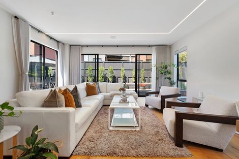 Photo of property in 2 Pukeko Road, Hobsonville, 0616