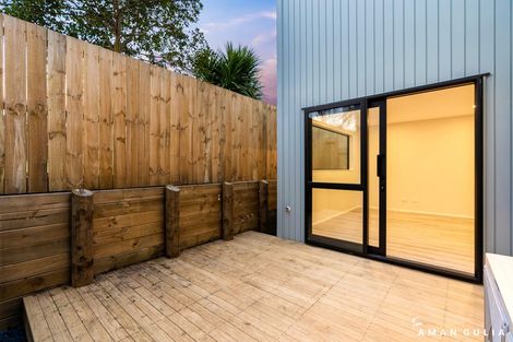 Photo of property in 26-28 Pomaria Road, Henderson, Auckland, 0610