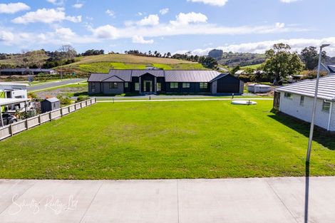 Photo of property in 3 Manaaki Circle, Paparoa, 0571