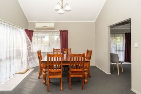 Photo of property in 17 Kentucky Crescent, Nawton, Hamilton, 3200