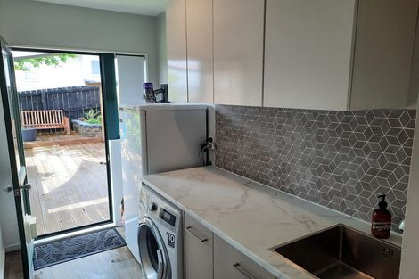 Photo of property in 4a Holiday Road, Stanmore Bay, Whangaparaoa, 0932