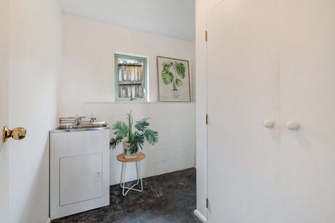 Photo of property in 1/3 Jumento Place, Unsworth Heights, Auckland, 0632