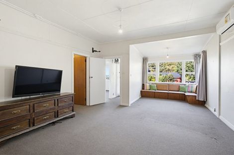 Photo of property in 14 Cave Road, Houghton Bay, Wellington, 6023