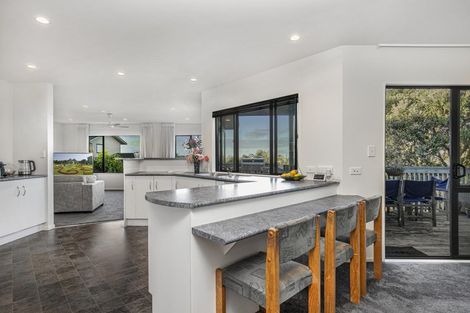 Photo of property in 66 Waiora Road, Stanmore Bay, Whangaparaoa, 0932
