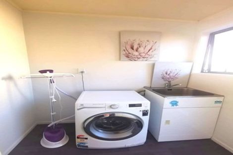 Photo of property in 10 Granville Drive, Massey, Auckland, 0614