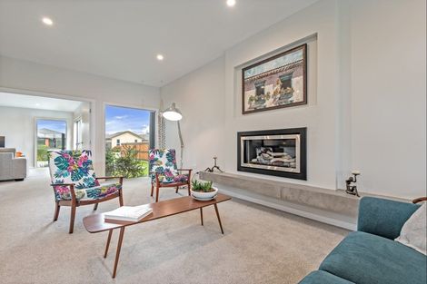 Photo of property in 8 Mediterranean Grove, Fitzherbert, Palmerston North, 4410