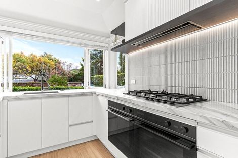 Photo of property in 8 Aikmans Road, Merivale, Christchurch, 8014