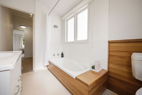 Photo of property in 24 Sutton Crescent, Hillcrest, Hamilton, 3216