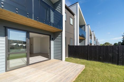Photo of property in 8 Paparahi Place, Wainui, 0992