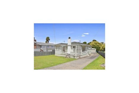 Photo of property in 121 Vodanovich Road, Te Atatu South, Auckland, 0610
