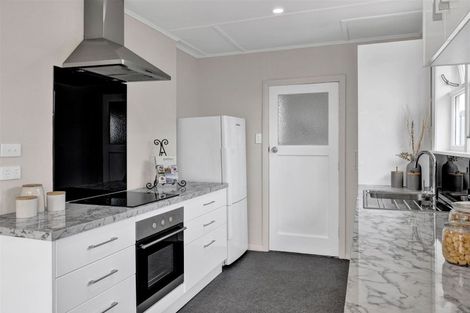 Photo of property in 13 Malone Place, Hawera, 4610