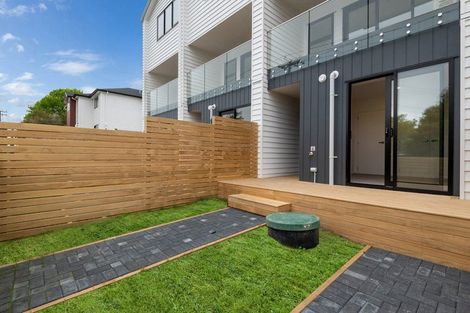 Photo of property in 94 Godley Road, Green Bay, Auckland, 0604