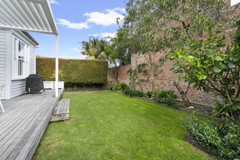 Photo of property in 2 Kawerau Avenue, Devonport, Auckland, 0624
