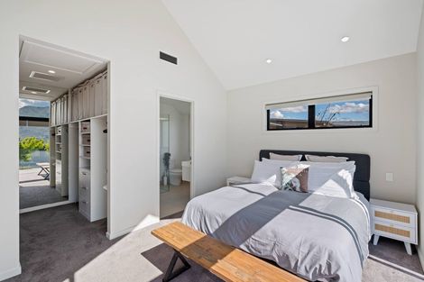 Photo of property in 11 Clutha Place, Wanaka, 9305