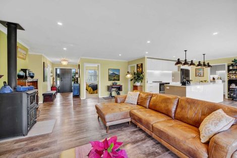 Photo of property in 2 Te Ara Karoiroa Road, 4374