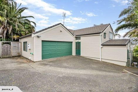 Photo of property in 2/62 Target Road, Totara Vale, Auckland, 0629