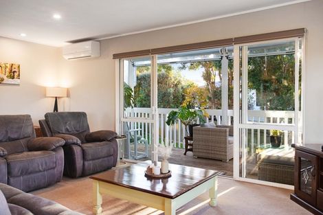 Photo of property in 37 Charlotte Street, Stanmore Bay, Whangaparaoa, 0932
