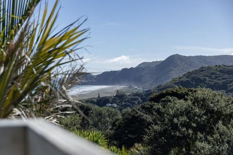 Photo of property in 19 Rayner Road, Piha, New Lynn, 0772