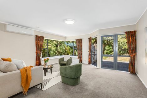 Photo of property in 122 Westchester Drive, Churton Park, Wellington, 6037