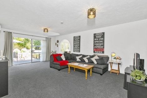Photo of property in 104 Manhattan Heights, Glendene, Auckland, 0602