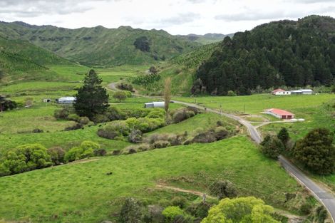 Photo of property in 2560 Rawhitiroa Road, Matemateaonga, Eltham, 4399