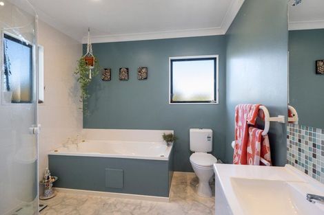 Photo of property in 5 Ridley Green, Churton Park, Wellington, 6037