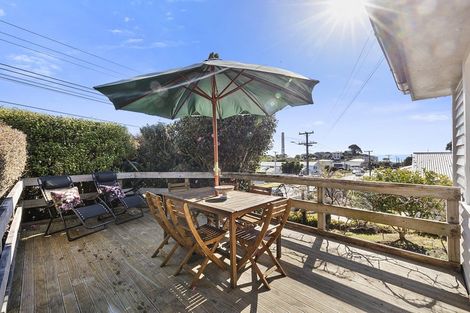 Photo of property in 95 Pioneer Road, Moturoa, New Plymouth, 4310
