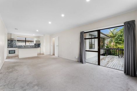 Photo of property in 128 Cobham Crescent, Kelston, Auckland, 0602