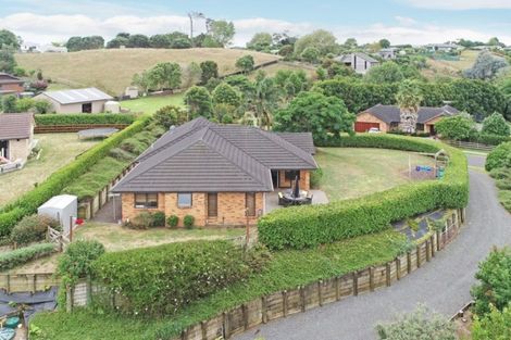 Photo of property in 13 Springvale Road, Waiuku, 2123