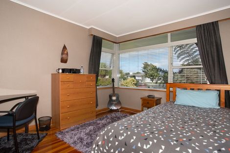Photo of property in 7 Droylsden Place, Palmerston North, 4410
