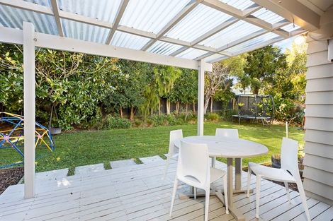 Photo of property in 17 Lydia Avenue, Northcote, Auckland, 0627