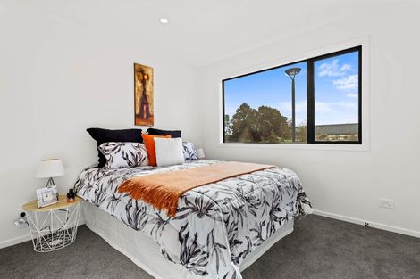 Photo of property in 11 Meg Lane, Glen Eden, Auckland, 0602