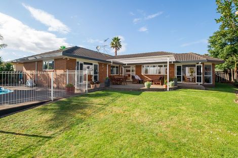 Photo of property in 15 Longford Park Drive, Takanini, 2112