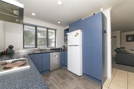 Photo of property in 37 Hewlett Road, Massey, Auckland, 0614