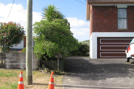 Photo of property in 1/27 Bevyn Street, Castor Bay, Auckland, 0620