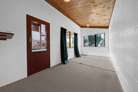 Photo of property in 2 Ensign Place, Hillcrest, Auckland, 0627