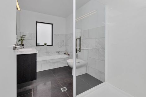 Photo of property in 11 Waitemata Drive, One Tree Point, 0118