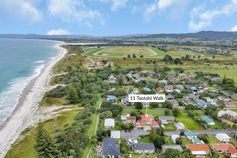 Photo of property in 11 Taotahi Walk, Ruakaka, 0116