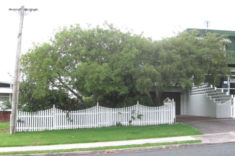 Photo of property in 2/118 Ocean View Road, Northcote, Auckland, 0627