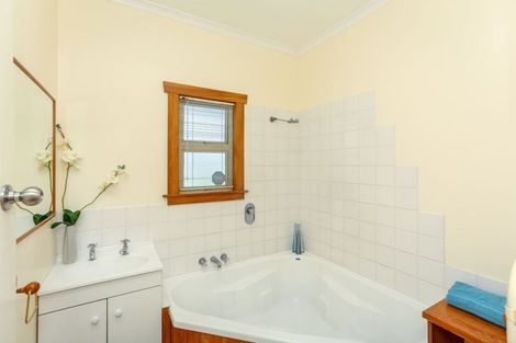 Photo of property in 27 List Street, Welbourn, New Plymouth, 4310