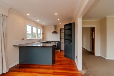 Photo of property in 19 Pinkerton Grove, Newlands, Wellington, 6037